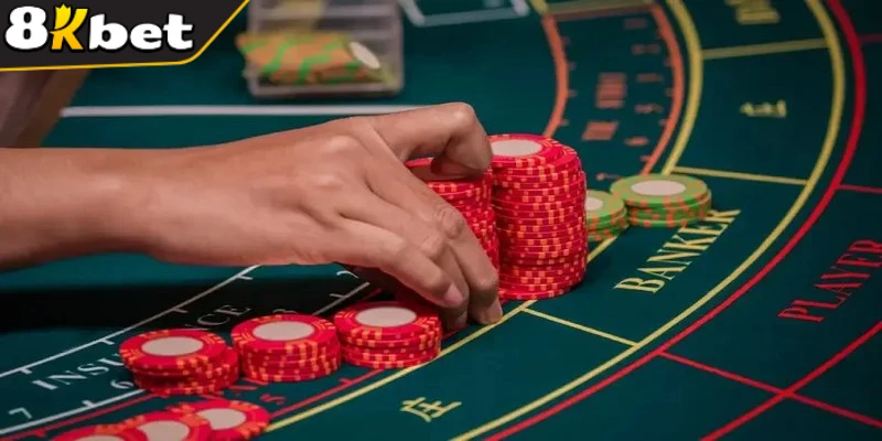 Poker hiện đại sở hữu luật chơi đơn giản cùng cơ hội thắng lớn